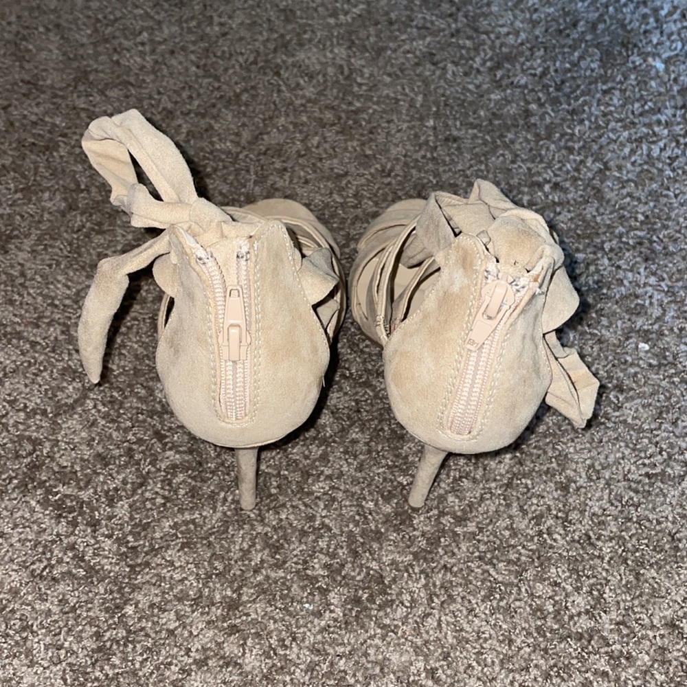 Nude heels. - Picture 6 of 6